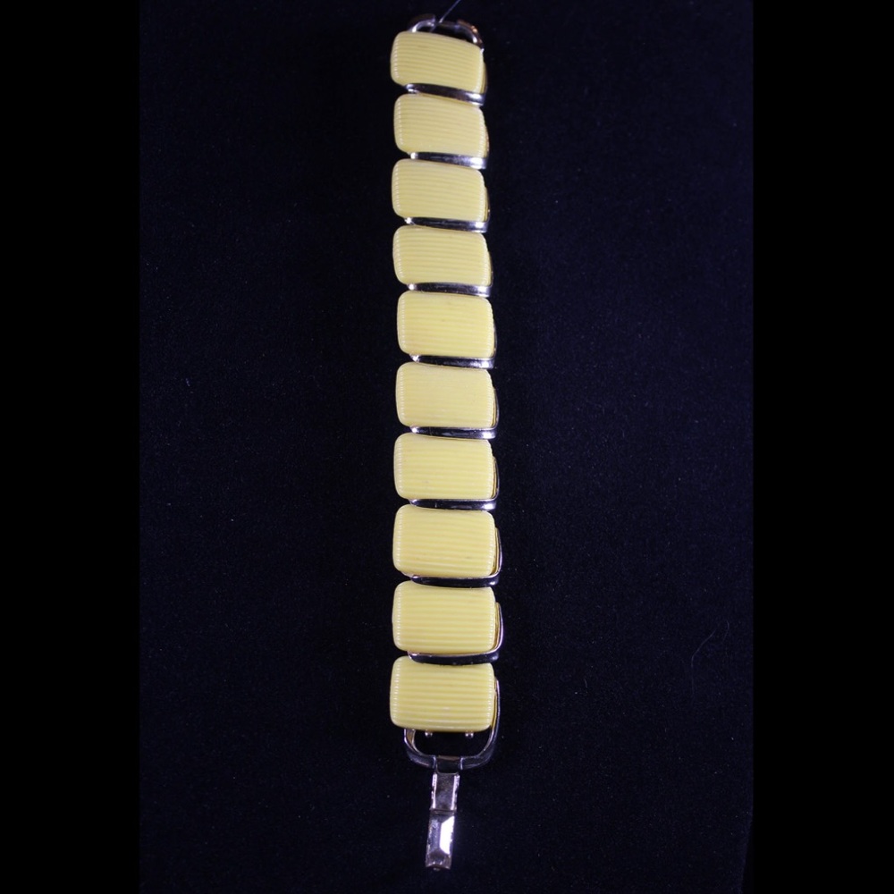 Vintage Lisner bracelet